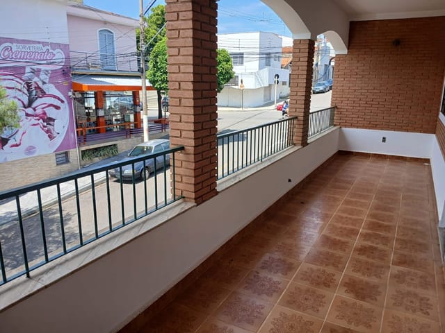 Casa com 341m² 3 quartos e 3 banheiros, para alugar, no bairro Vila Oriental em São João da Boa Vista