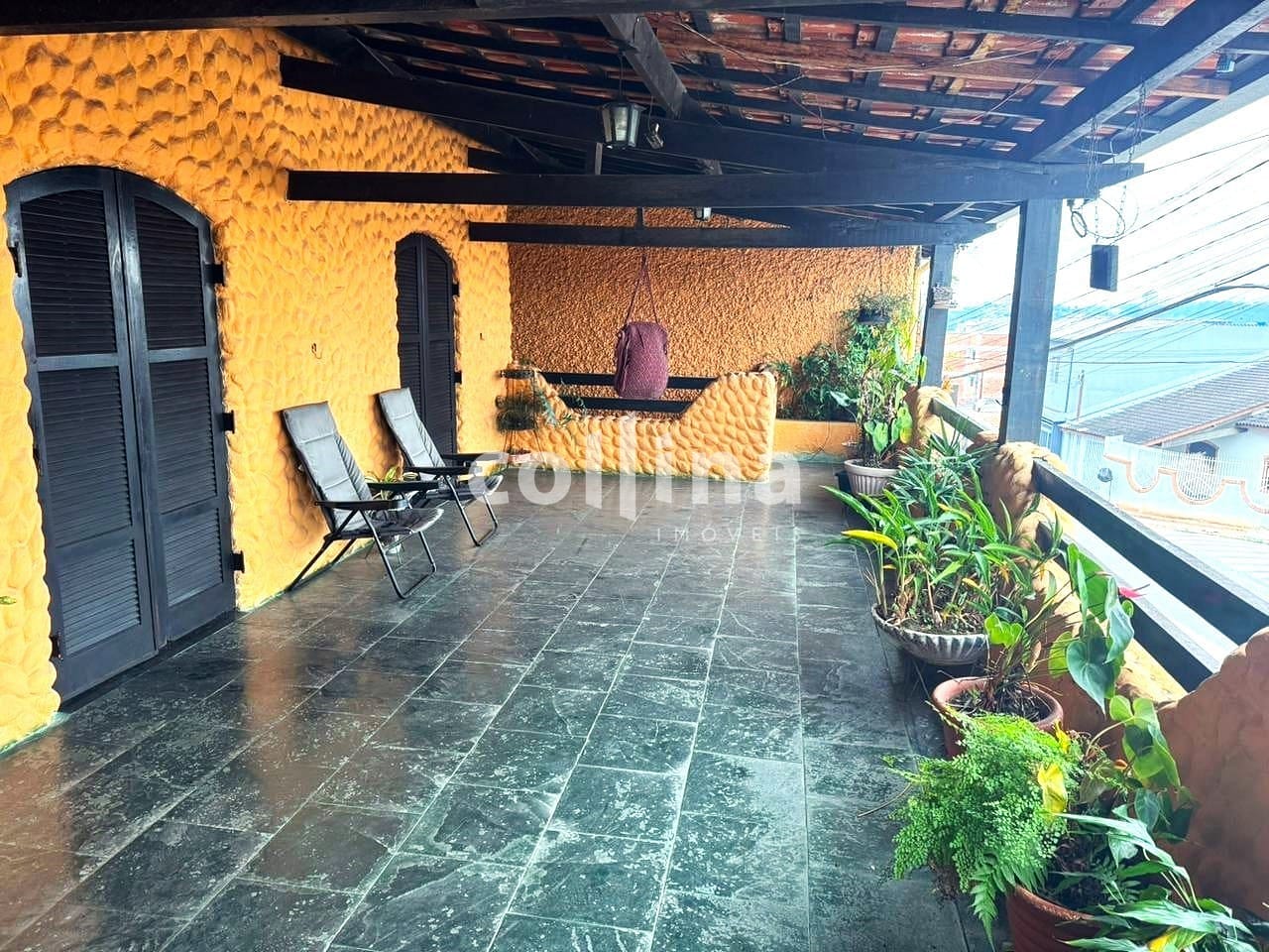 Casa à venda com 3 quartos, 10m² - Foto 1