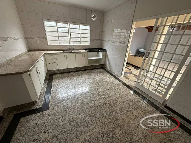 Casa 3 quartos e 1 banheiro, à venda, no bairro Parque Residencial Triunfo em Nova Odessa