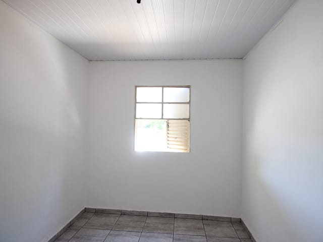 Casa com 100m² 2 quartos e 1 banheiro, para alugar, no bairro Vila Brasil em São João da Boa Vista