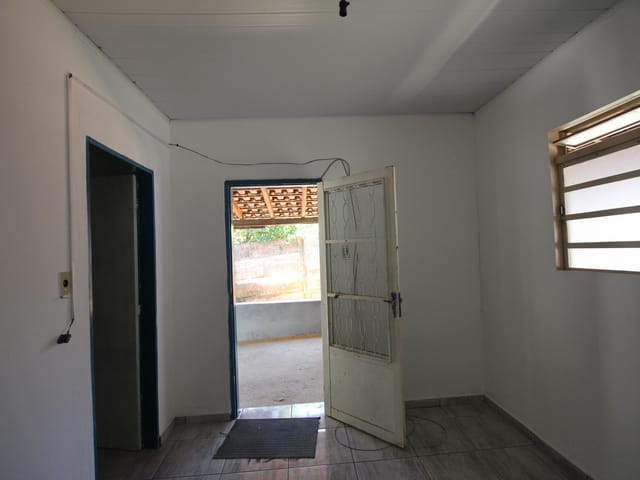 Casa com 100m² 2 quartos e 1 banheiro, para alugar, no bairro Vila Brasil em São João da Boa Vista