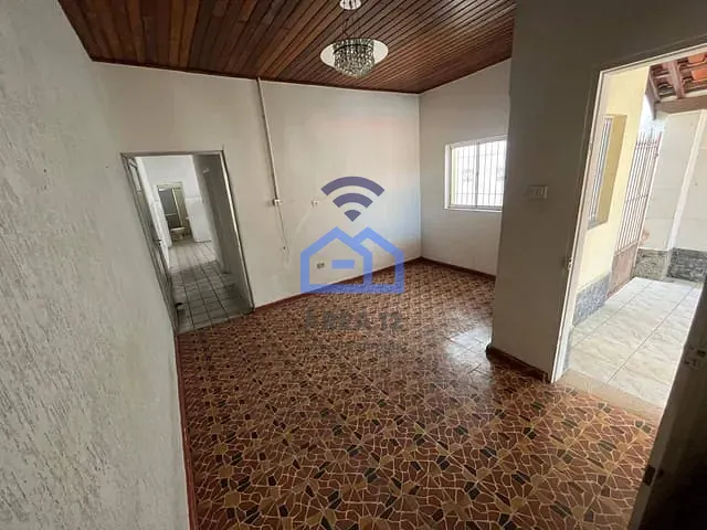 Casa 3 quartos e 1 banheiro, para alugar, no bairro Centro em Caraguatatuba