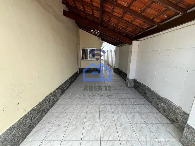 Casa 3 quartos e 1 banheiro, para alugar, no bairro Centro em Caraguatatuba