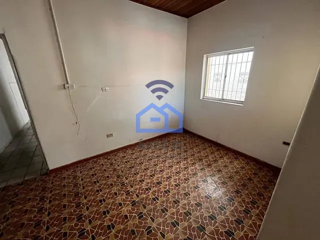 Casa 3 quartos e 1 banheiro, para alugar, no bairro Centro em Caraguatatuba
