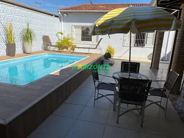 Casa com 300m² 3 quartos e 3 banheiros, à venda, no bairro Vila Geny em Lorena