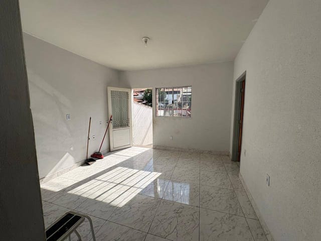 Casa com 150m² 2 quartos e 1 banheiro, para alugar, no bairro Jardim Florence em Campinas