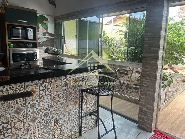 Sobrado com 950m² 5 quartos e 4 banheiros, à venda, no bairro Jardim Industriário em Cuiabá