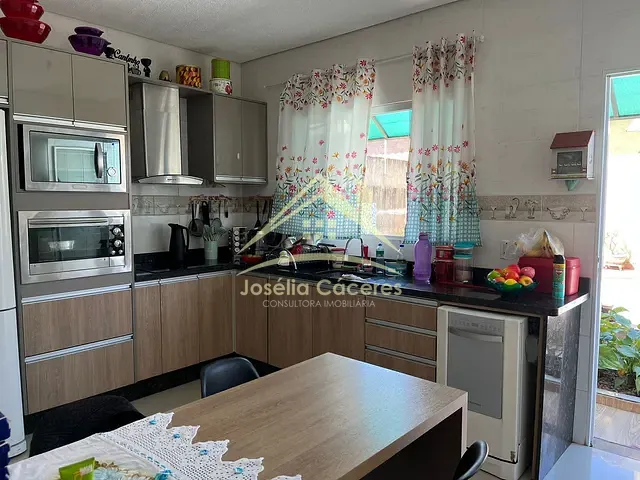 Sobrado com 950m² 5 quartos e 4 banheiros, à venda, no bairro Jardim Industriário em Cuiabá