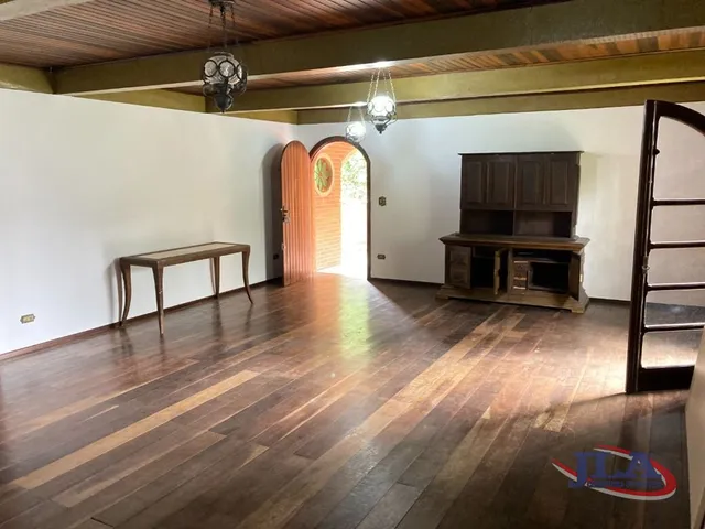 Casa com 396m² 3 quartos e 3 banheiros, para alugar, no bairro Pilarzinho em Curitiba
