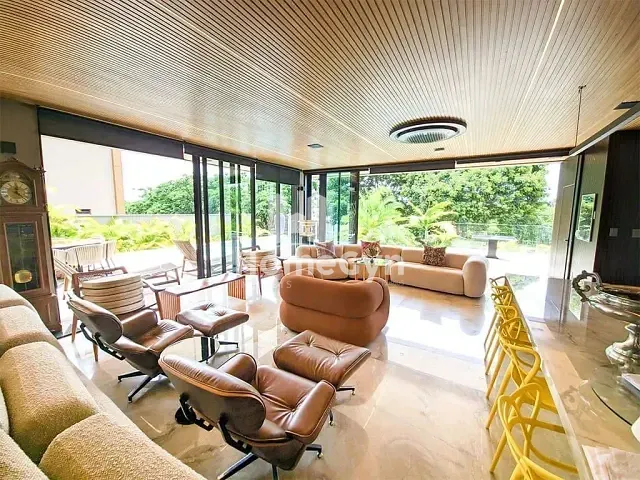 Casa com 900m² 5 quartos e 7 banheiros, à venda, no bairro Jardins Munique em Goiânia