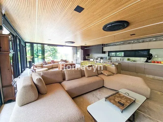Casa com 900m² 5 quartos e 7 banheiros, à venda, no bairro Jardins Munique em Goiânia
