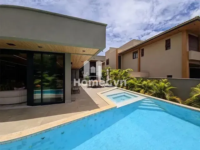 Casa com 900m² 5 quartos e 7 banheiros, à venda, no bairro Jardins Munique em Goiânia