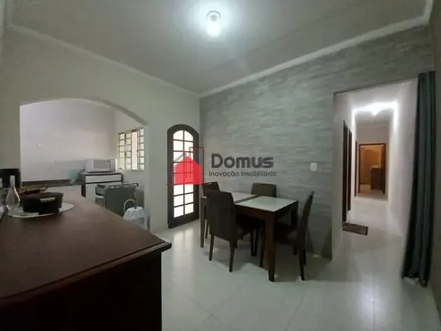 Casa com 167m², à venda, no bairro Jardim Rosely em Pindamonhangaba