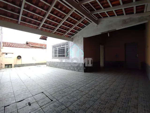Casa com 294m² 3 quartos e 2 banheiros, à venda, no bairro Jardim das Bandeiras em Taubaté