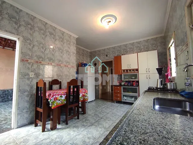 Casa com 294m² 3 quartos e 2 banheiros, à venda, no bairro Jardim das Bandeiras em Taubaté