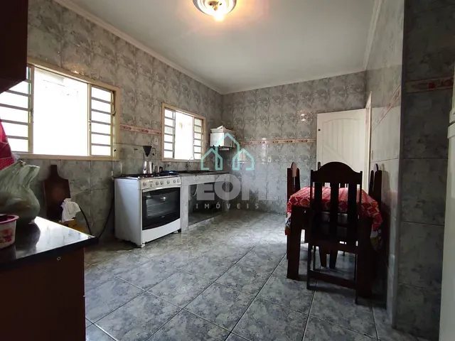 Casa com 294m² 3 quartos e 2 banheiros, à venda, no bairro Jardim das Bandeiras em Taubaté