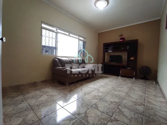 Casa com 294m² 3 quartos e 2 banheiros, à venda, no bairro Jardim das Bandeiras em Taubaté