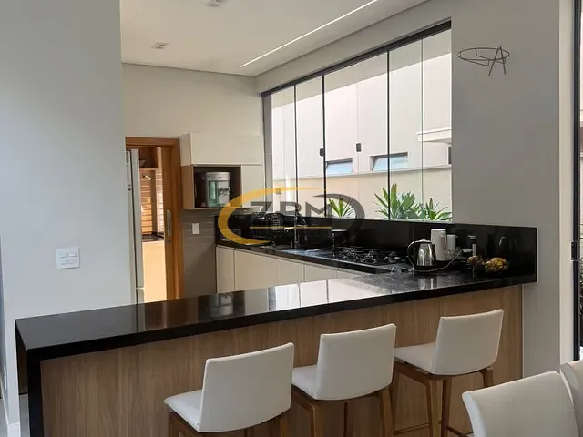 Casa com 252m² 3 quartos e 3 banheiros, à venda, no bairro Jardim Morumbi em Londrina