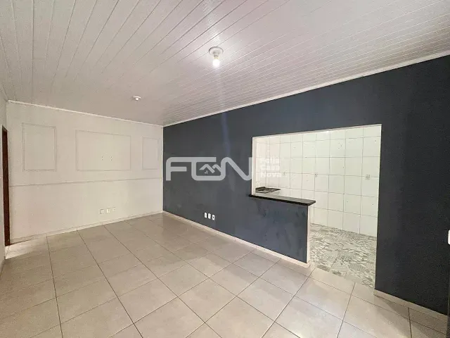 Casa 2 quartos e 1 banheiro, para alugar, no bairro Camaçari de Dentro em Camaçari