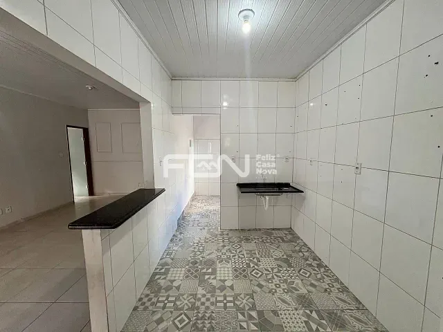 Casa 2 quartos e 1 banheiro, para alugar, no bairro Camaçari de Dentro em Camaçari
