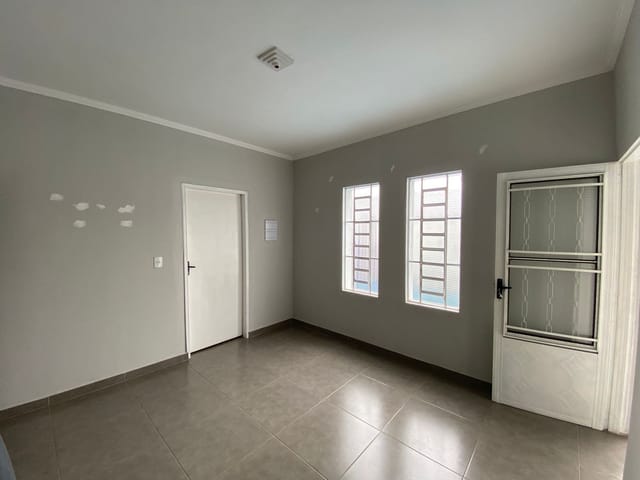 Casa com 255m² 3 quartos e 1 banheiro, para alugar, no bairro Parque Residencial Campina Grande em Campinas