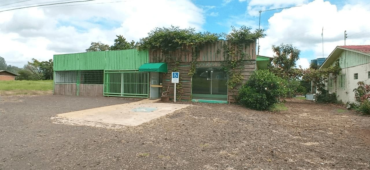 Casa para alugar com 3 dormitórios, 2 banheiros, 1 vaga de garagem e 120m² de área privativa no bairro Trevo
