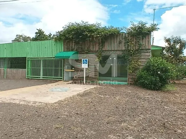 Casa com 200m² 3 quartos e 2 banheiros, para alugar, no bairro Trevo em Figueira (Chapecó)