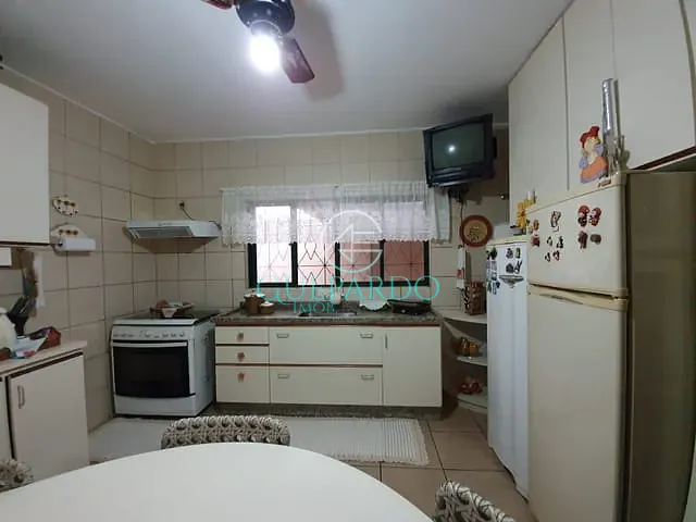 Casa com 300m² 3 quartos e 3 banheiros, à venda, no bairro Jardim Adriana II em Londrina