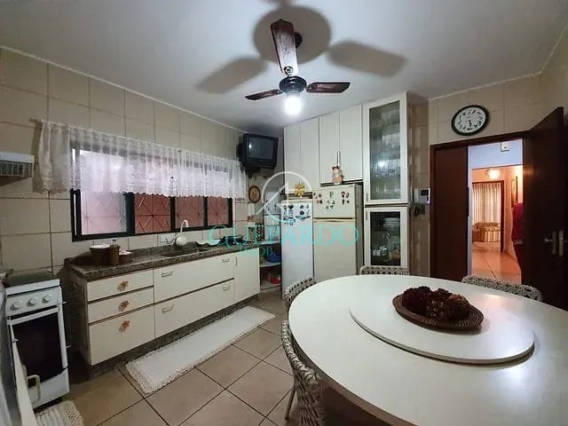 Casa com 300m² 3 quartos e 3 banheiros, à venda, no bairro Jardim Adriana II em Londrina