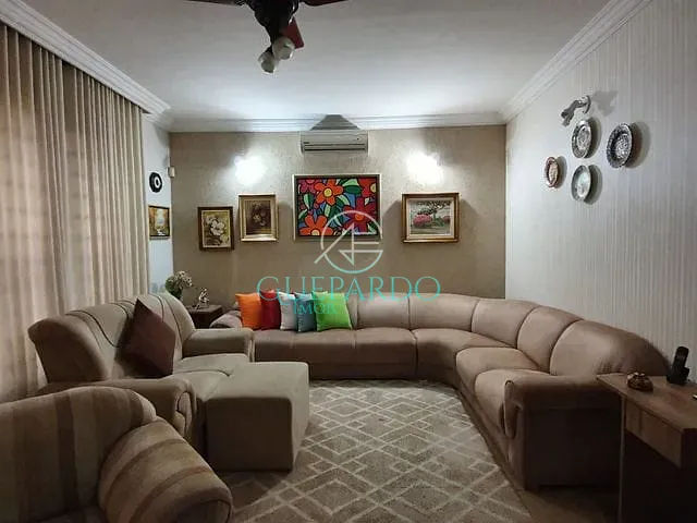 Casa com 300m² 3 quartos e 3 banheiros, à venda, no bairro Jardim Adriana II em Londrina