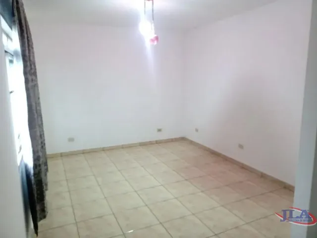 Casa 4 quartos e 3 banheiros, para alugar, no bairro Boa Vista em Curitiba