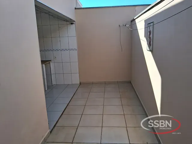 Casa 2 quartos e 1 banheiro, para alugar, no bairro Jardim Campos Verdes em Nova Odessa