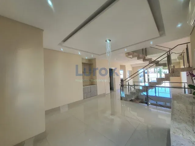 Casa com 330m² 3 quartos e 6 banheiros, à venda, no bairro Pinheiro em Valinhos