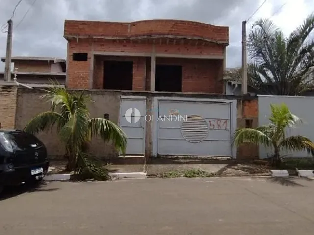 Casa com 250m² 3 quartos e 1 banheiro, à venda, no bairro Parque Das Flores em Artur Nogueira