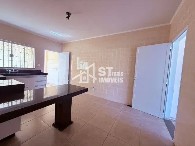 Casa com 300m² 3 quartos e 1 banheiro, à venda, no bairro Vila Mosconi em Andradas