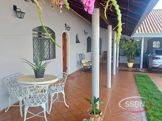 Casa com 300m² 3 quartos e 2 banheiros, para alugar, no bairro Jardim Santa Rosa em Nova Odessa