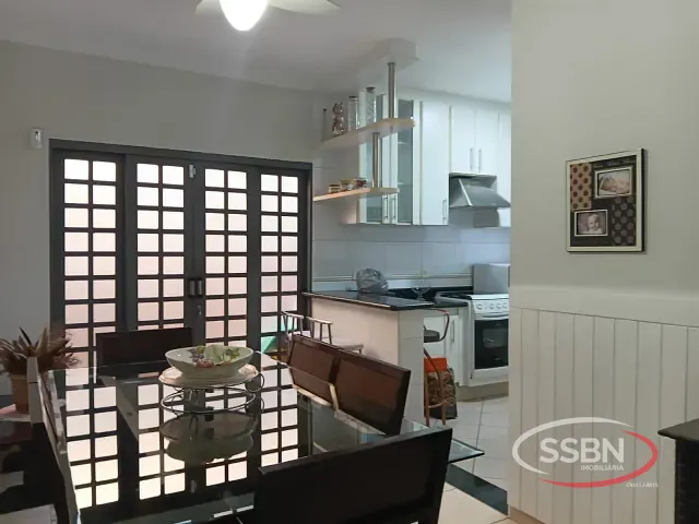 Casa com 300m² 3 quartos e 2 banheiros, para alugar, no bairro Jardim Santa Rosa em Nova Odessa