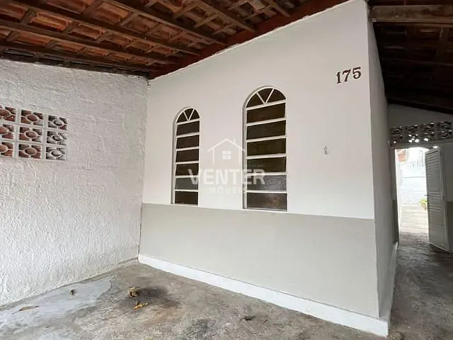 Casa com 125m² 2 quartos e 1 banheiro, à venda, no bairro Parque São Luís em Taubaté