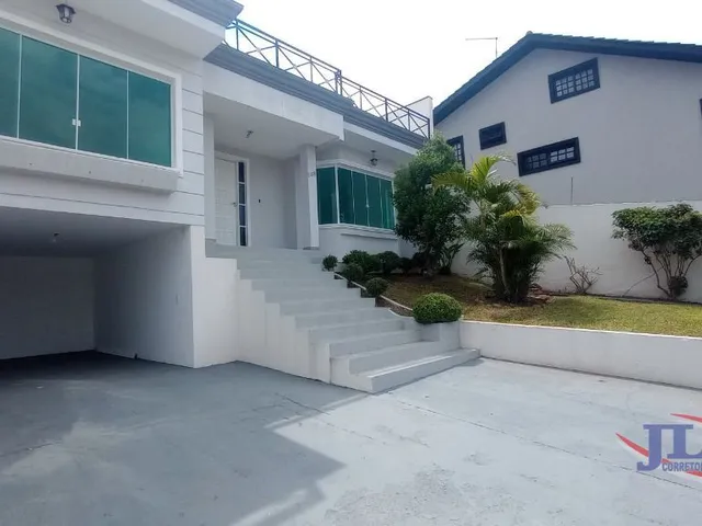 Casa com 393m² 3 quartos e 4 banheiros, para alugar, no bairro Boa Vista em Curitiba