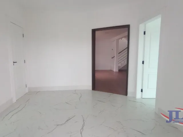 Casa com 393m² 3 quartos e 4 banheiros, para alugar, no bairro Boa Vista em Curitiba