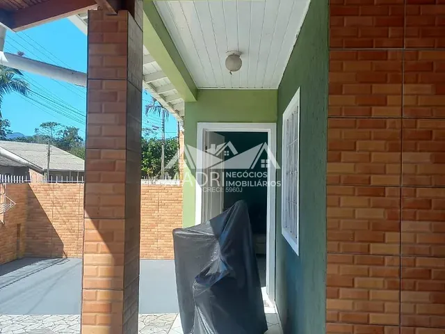 Casa 3 quartos e 2 banheiros, à venda, no bairro Madri em Palhoça