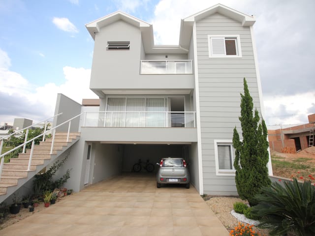 Casa com 300m² 3 quartos e 4 banheiros, à venda, no bairro Vila Tenente Vasconcelos em São João da Boa Vista