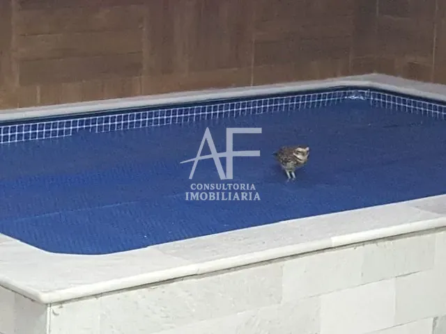 Casa com 300m² 3 quartos e 4 banheiros, à venda, no bairro Parque Senhor do Bonfim em Taubaté