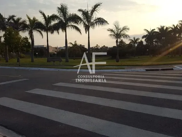 Casa com 300m² 3 quartos e 4 banheiros, à venda, no bairro Parque Senhor do Bonfim em Taubaté