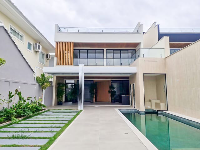 Casa com 380m² 5 quartos e 8 banheiros, à venda, no bairro Barra da Tijuca em Rio de Janeiro