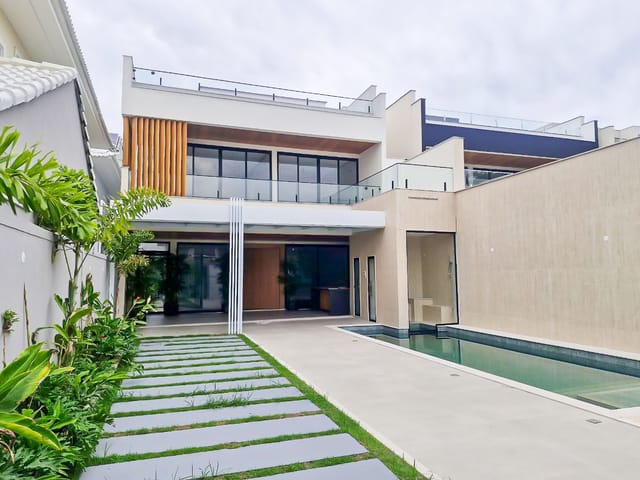 Casa com 380m² 5 quartos e 8 banheiros, à venda, no bairro Barra da Tijuca em Rio de Janeiro
