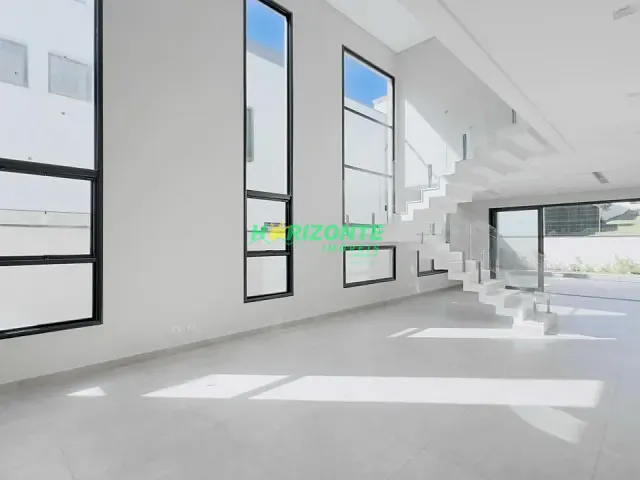 Casa com 450m² 5 quartos e 5 banheiros, à venda, no bairro Condomínio Residencial Alphaville em São José dos Campos
