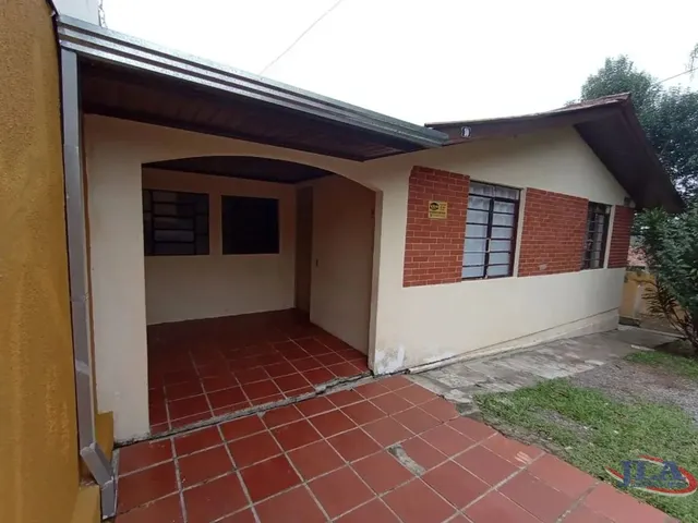 Casa 4 quartos e 2 banheiros, para alugar, no bairro Bacacheri em Curitiba