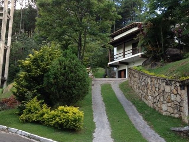 Casa com 1550m² 4 quartos e 8 banheiros, à venda, no bairro Condomínio Nova São Paulo em Itapevi
