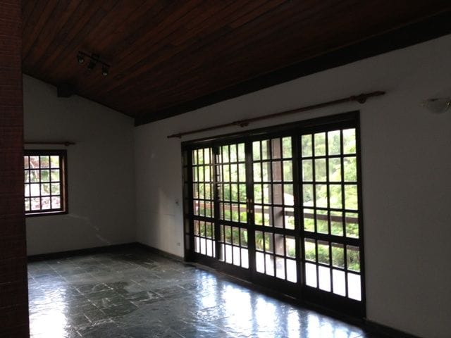 Casa com 1550m² 4 quartos e 8 banheiros, à venda, no bairro Condomínio Nova São Paulo em Itapevi